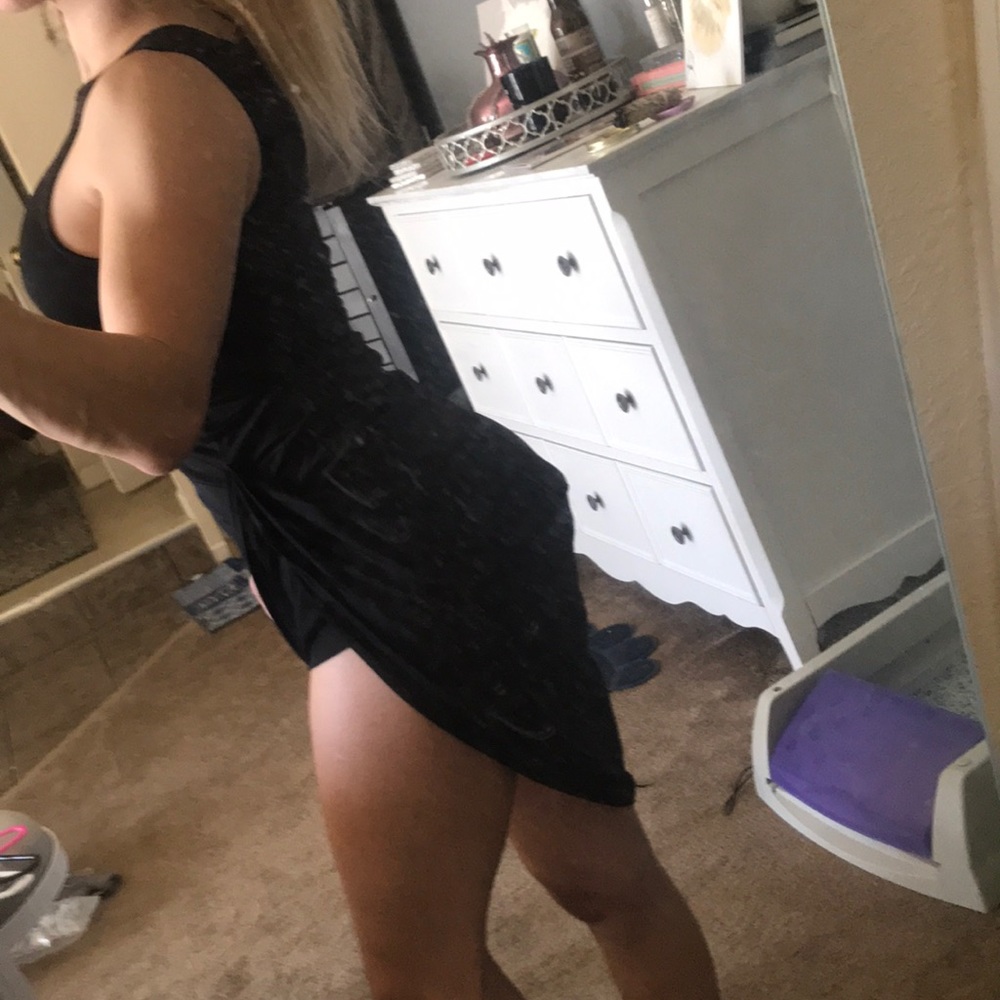 Black dress a high slit - Picture 3 of 3